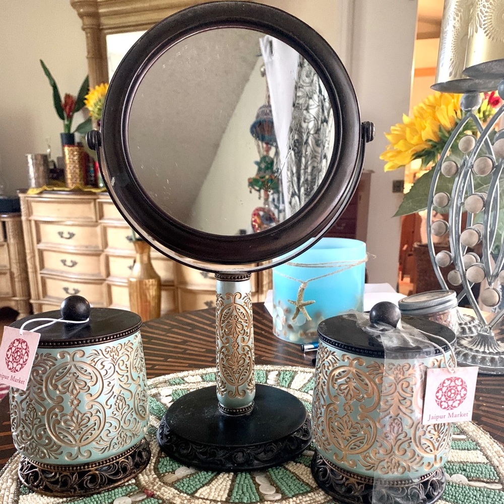 Exquisite vanity mirror(magnified ) and box set